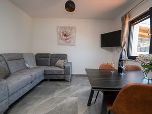 24014718-Ferienwohnung-3-Zadar-300x225-2