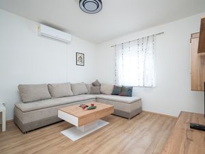 23960045-Ferienwohnung-6-Zadar-300x225-1