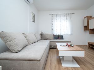 23960045-Ferienwohnung-6-Zadar-300x225-2