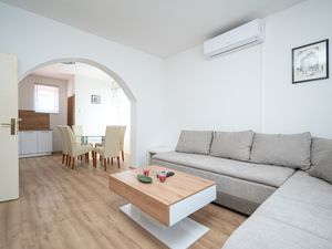 23960045-Ferienwohnung-6-Zadar-300x225-4