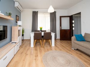 23961573-Ferienwohnung-4-Zadar-300x225-5