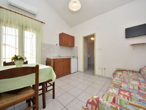 23940402-Ferienwohnung-2-Zadar-300x225-5