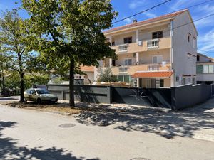 23837268-Ferienwohnung-5-Zadar-300x225-3