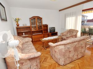 19129770-Ferienwohnung-5-Zadar-300x225-1