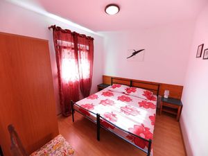 24058689-Ferienwohnung-4-Zadar-300x225-5