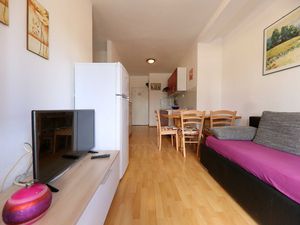 24058783-Ferienwohnung-5-Zadar-300x225-3