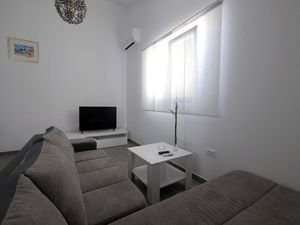 24058826-Ferienwohnung-4-Zadar-300x225-4