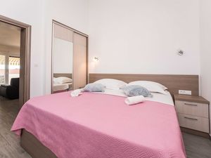 24058841-Ferienwohnung-4-Zadar-300x225-3