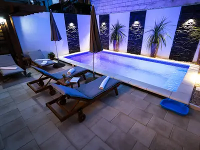 PoolOfHouse