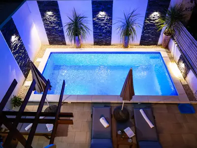PoolOfHouse