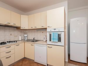 23732546-Ferienwohnung-5-Zagvozd-300x225-3