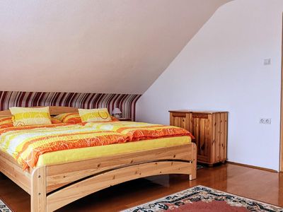 Schlafbereich. Dachgeschoss Appartement Schlafzimmer