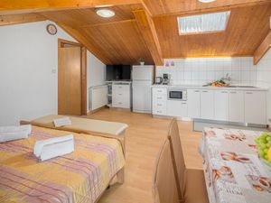 19050841-Ferienwohnung-4-Zambratija-300x225-2