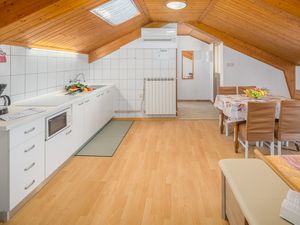 19050841-Ferienwohnung-4-Zambratija-300x225-3