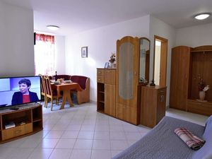 23966556-Ferienwohnung-4-Zambratija-300x225-3