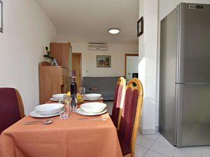 23966556-Ferienwohnung-4-Zambratija-300x225-4