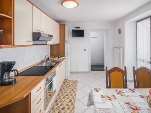 23926825-Ferienwohnung-4-Zambratija-300x225-3