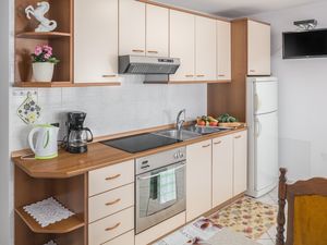 23926825-Ferienwohnung-4-Zambratija-300x225-4