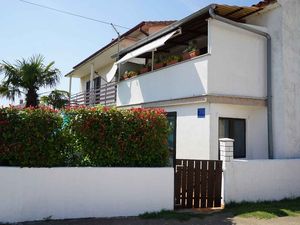 24051376-Ferienwohnung-3-Zambratija-300x225-4