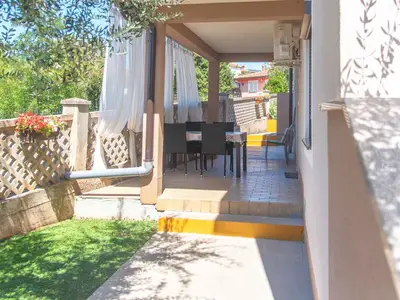 Ferienwohnung für 5 Personen (65 m²) in Zambratija 1/10