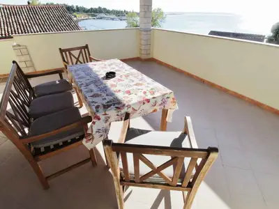 Ferienwohnung für 4 Personen (70 m²) in Zambratija 9/10