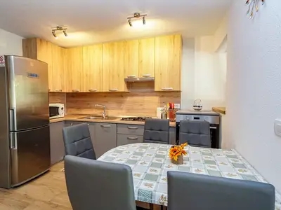 Ferienwohnung für 5 Personen (80 m²) in Zambratija 9/10