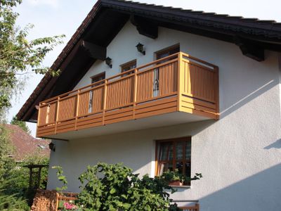 Außenansicht des Gebäudes. Balkon Zimmer 2