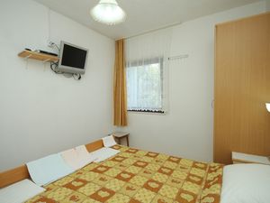 19129795-Ferienwohnung-4-Zarace-300x225-3