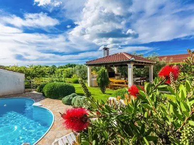 PoolOfHouse