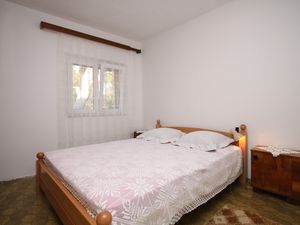 18322062-Ferienwohnung-6-Zavala-300x225-4