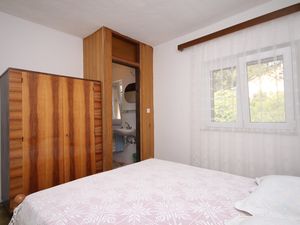 18322062-Ferienwohnung-6-Zavala-300x225-5