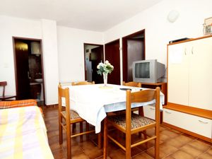 18323367-Ferienwohnung-5-Zavala-300x225-3