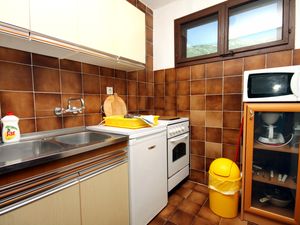 18323367-Ferienwohnung-5-Zavala-300x225-4