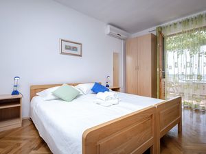 18321353-Ferienwohnung-3-Zavala-300x225-3