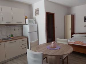 18689114-Ferienwohnung-3-Zavala-300x225-1