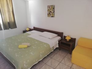 18951604-Ferienwohnung-4-Zavala-300x225-5