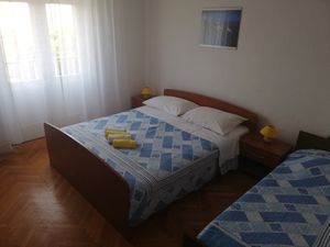 22634287-Ferienwohnung-4-Zavala-300x225-5