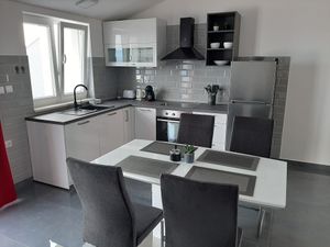 23539270-Ferienwohnung-4-Zavala-300x225-4