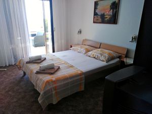 23930456-Ferienwohnung-5-Zavala-300x225-3