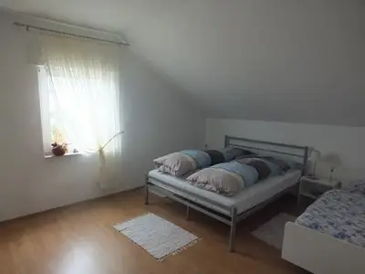Schlafzimmer 2