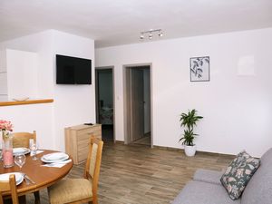 21720457-Ferienwohnung-4-Zavalatica-300x225-1