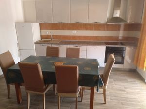 23926118-Ferienwohnung-7-Zavalatica-300x225-4