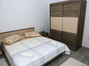 23927786-Ferienwohnung-2-Zavalatica-300x225-4