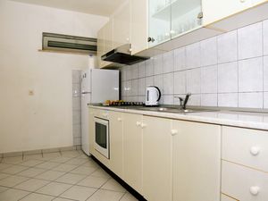 23927787-Ferienwohnung-6-Zavalatica-300x225-5