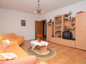 19255822-Ferienwohnung-6-Zavalatica-300x225-2