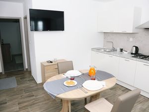 21720441-Ferienwohnung-2-Zavalatica-300x225-1