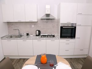 21720441-Ferienwohnung-2-Zavalatica-300x225-3