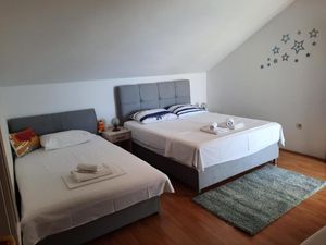 23931931-Ferienwohnung-5-Zavalatica-300x225-3