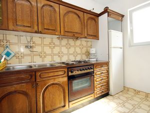 23927758-Ferienwohnung-4-Zavalatica-300x225-4