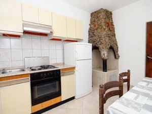 23927782-Ferienwohnung-4-Zavalatica-300x225-3